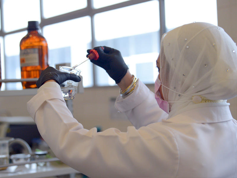 إصابات فيروس كورونا تتجاوز 500 حالة يومياً 35 مريضاً في الأجنحة و4 في «العناية»